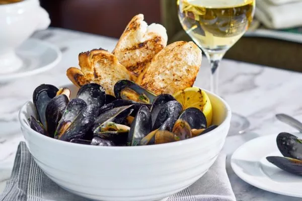 Carries Conservatory, Oysters | Photo: Facebook.com/thehamiltonalpharetta | 50 S Main St, Alpharetta, GA 30009