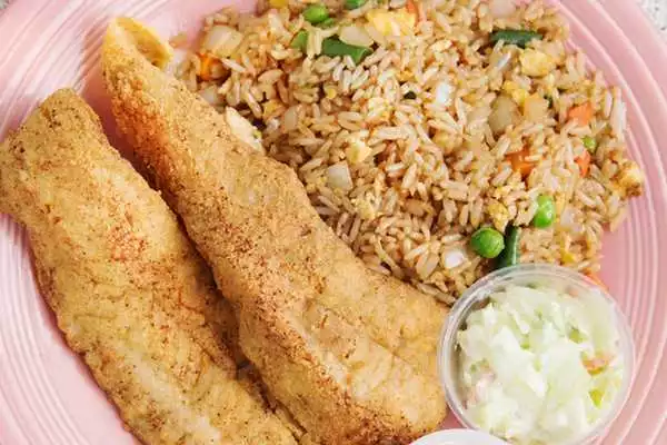 East Point Fish & Wings- Fish and rice | Photo: Doordash.com | 2941 Main St, Atlanta, GA 30344