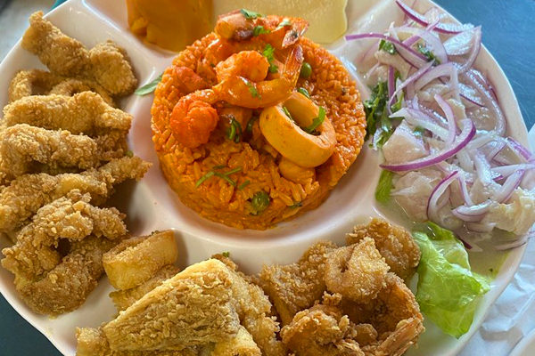 Costa Verde Restaurant - Seafood Sampler | Photo: Yelp | 6200 Buford Hwy Norcross, GA 30071
