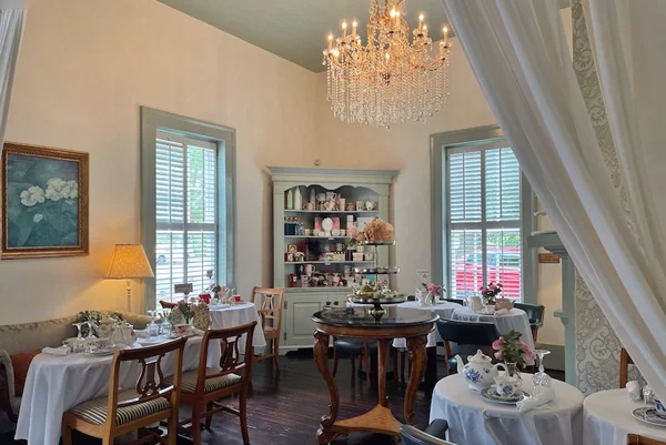 The Ginger Room | Photo: destinationtea.com | 61 Roswell St, Alpharetta, GA 30009