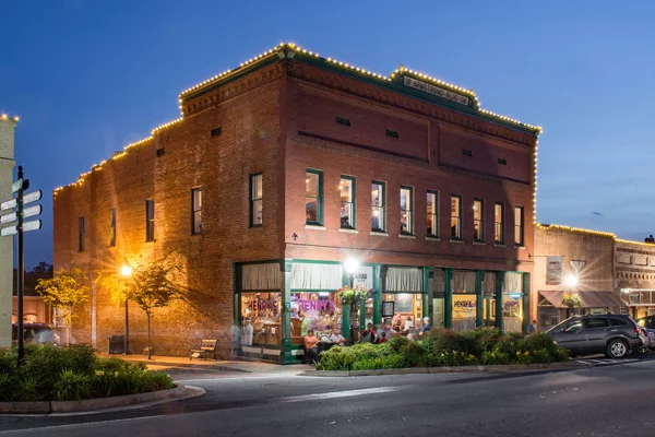 Henry's Louisiana Grille | Photo: chefhenrys.com | 4835 N. Main Street Acworth, GA 30101