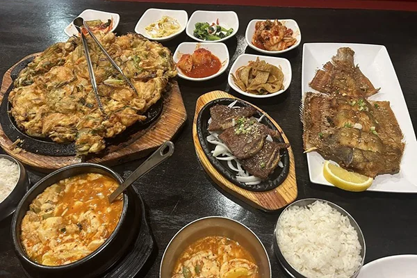 multiple entrees and sides from yet tuh | 3042 Oakcliff Rd, Doraville, GA 30340