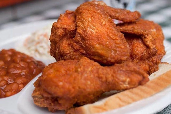 Gus' World Famous Fried Chicken - Three Piece Fried Chicken | Photo: Facebook/GusFriedChickenAtlanta | 231 Peachtree St Suite A-05, Atlanta, GA 30303